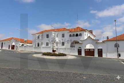 Casa ou moradia à venda na Rua de Olivença s/n