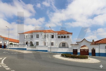 Casa ou moradia à venda na Rua de Olivença s/n