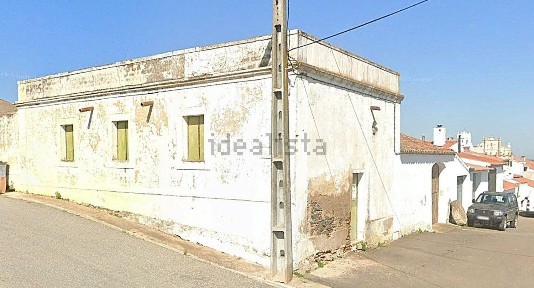 Moradia em banda à venda na Rua 1 de Dezembro