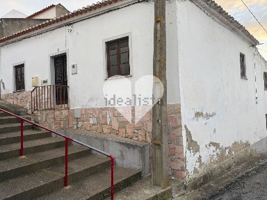 Moradia em banda à venda na Rua do Sargaçal, 13