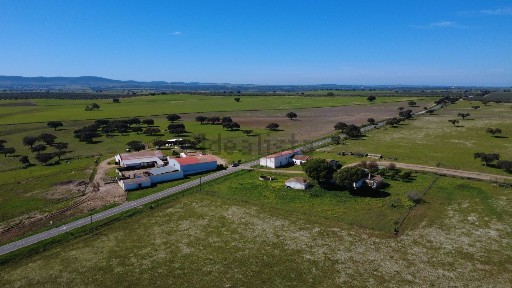 Herdade à venda em En 256
