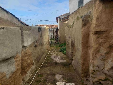 Moradia geminada à venda na Rua Serpa Pinto, 18