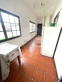 Moradia independente à venda na Rua Escritor Aquilino Ribeiro