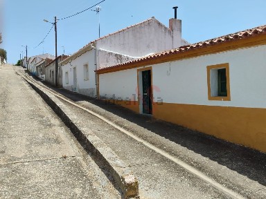 Moradia independente à venda em Santo Aleixo da Restauração