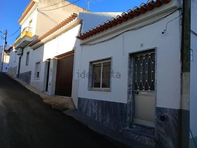 Moradia geminada à venda na Rua de Évora, 6