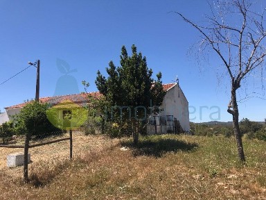 Moradia independente à venda em São Martinho das Amoreiras