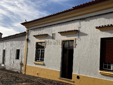 Moradia em banda à venda em Safara