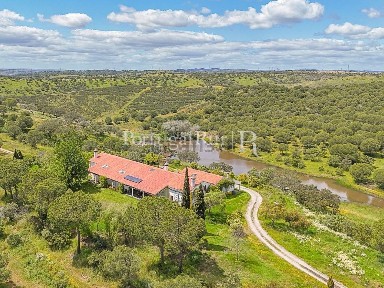 Herdade à venda em Moura e Santo Amador
