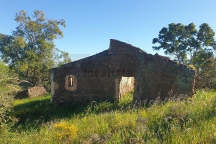 Casa de aldeia à venda na Rua de Santa Bárbara