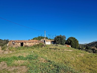 Moradia independente à venda na Estrada Sem Nome