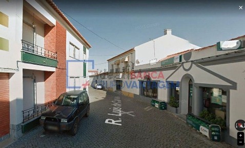 Moradia em banda à venda em Pias