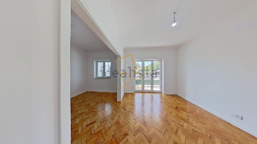 Arrendamento de apartamento T4 na Avenida Frei Miguel Contreiras