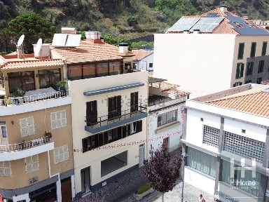 Moradia independente à venda em Lg. dos Herédias, 6