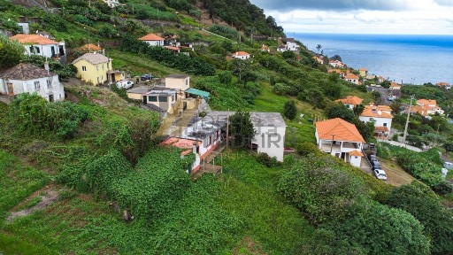 Moradia independente à venda na Travessa do Lombo Lourenço, 18