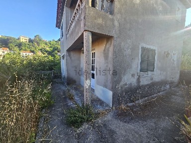 Moradia independente à venda na Estrada das Fontes s/n