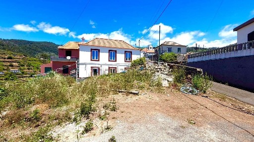 Moradia independente à venda em Calheta