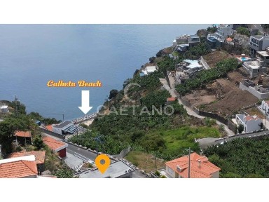 Moradia independente à venda em Calheta