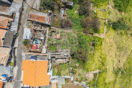 Moradia independente à venda no Caminho Lombo da Estrela