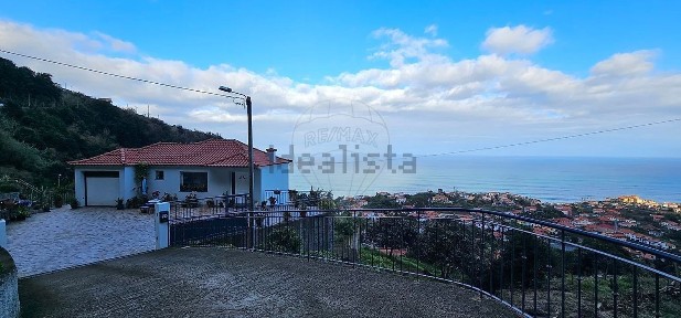 Moradia independente à venda em Ponta Delgada