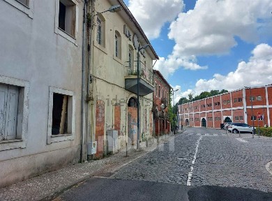 Armazém à venda na Rua Igreja, 12