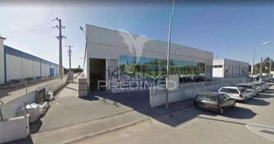 Espaço comercial ou armazém à venda em Oiã