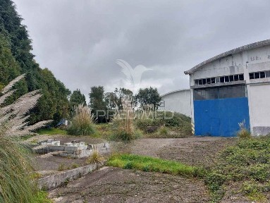 Espaço comercial ou armazém à venda em Santa Maria de Lamas