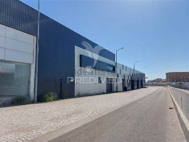 Espaço comercial ou armazém à venda em Silvalde