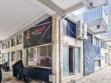 Espaço comercial à venda na Rua da Aviação Naval