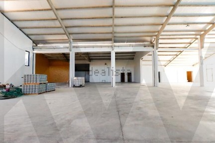 Armazém à venda em Escapães