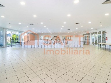 Espaço comercial à venda na Rua das Fogaceiras, 3