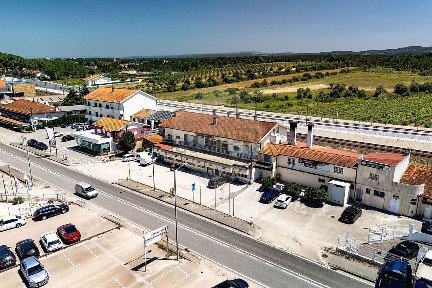 Espaço comercial à venda na Avenida Ponte Casal Comba