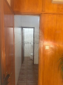 Negócio à venda na Praça Comendador Álvaro Rola