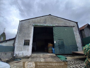 Armazém à venda em Santa Maria de Lamas