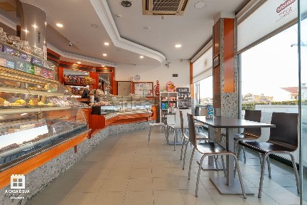 Espaço comercial à venda em Lourosa s/n
