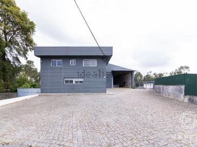 Armazém à venda em São João de Ver