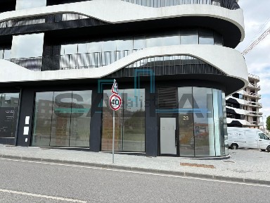 Espaço comercial à venda na Rua 8 de Junho, 23