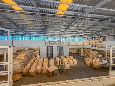 Armazém à venda na Rua Fonte da Serradinha