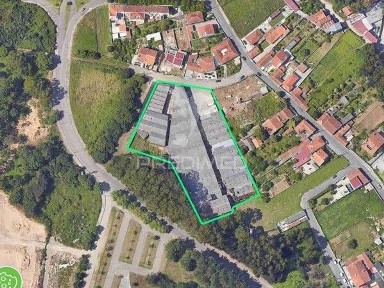 Espaço comercial ou armazém à venda em Silvalde