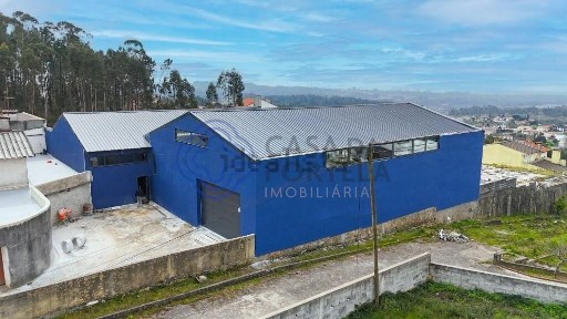 Armazém à venda em Escapães