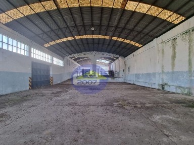 Armazém à venda em Santa Maria de Lamas