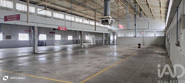 Armazém à venda em Escapães