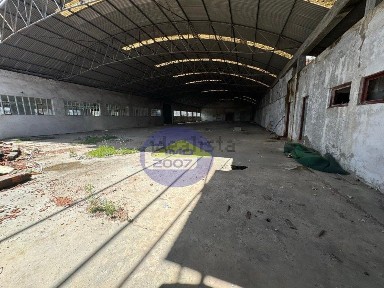 Armazém à venda em Santa Maria de Lamas