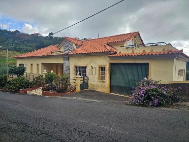 Moradia independente à venda na Estrada do Livramento - Levada Poiso