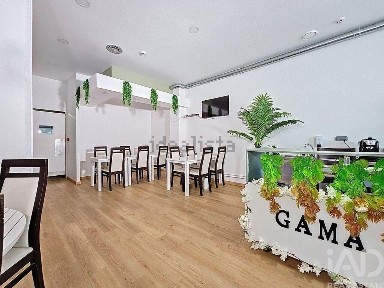 Espaço comercial à venda na Avenida João Corte Real, 99