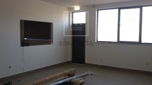 Armazém à venda em Sangalhos