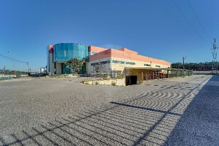 Armazém à venda na Rua Doutor José Rito