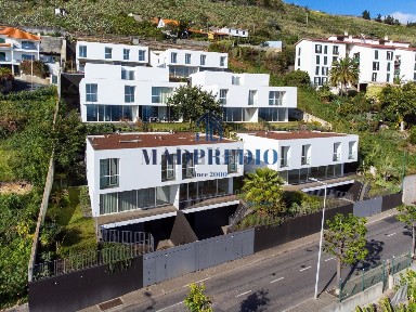Moradia geminada à venda na Rua da Casa Branca