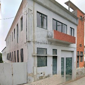 Armazém à venda em Paços de Brandão