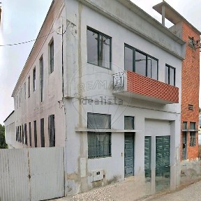Armazém à venda em Paços de Brandão