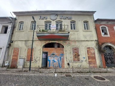 Armazém à venda na Rua da Igreja